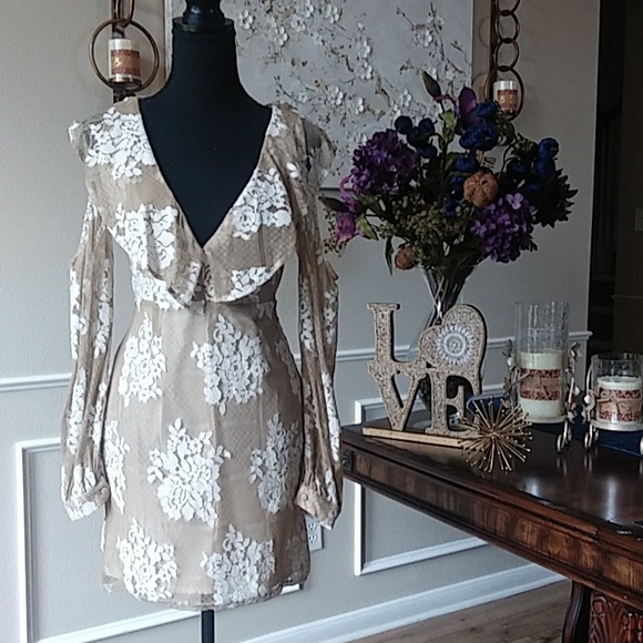 NWT Missguided Ruffle Floral Lace Mini Dress. Size 6 - Picture 6 of 17